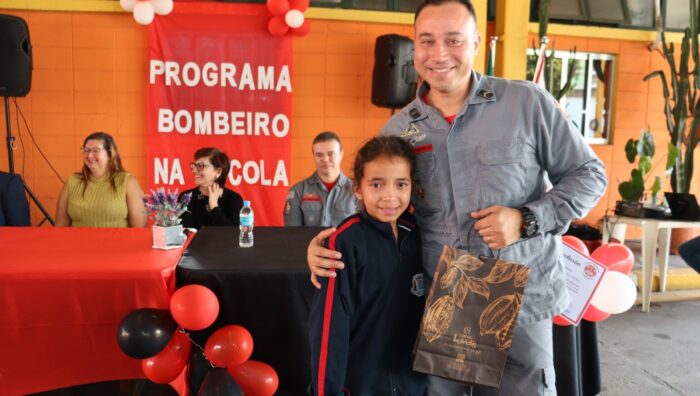 Programa ‘Bombeiro na Escola’ forma mais 315 alunos