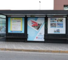 Secretaria de Transporte inicia adesivagem de 32 abrigos de ônibus