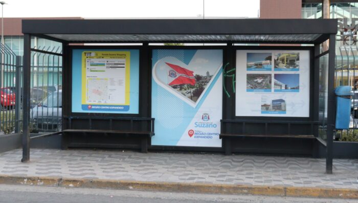 Secretaria de Transporte inicia adesivagem de 32 abrigos de ônibus