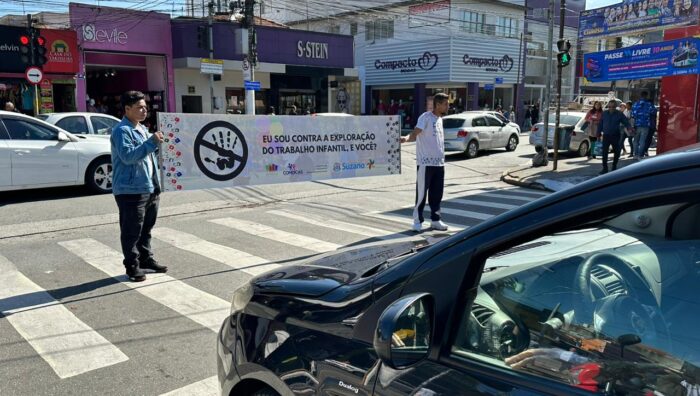 Assistência Social distribui mais de mil panfletos e adesivos contra o trabalho infantil