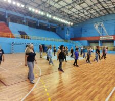 ‘Baila Comigo’ reúne 45 alunos na primeira noite de aula no Portelão