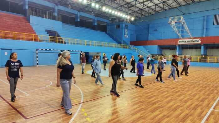 ‘Baila Comigo’ reúne 45 alunos na primeira noite de aula no Portelão