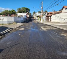 Rua Luiz Bianconi é preparada para receber novo asfalto