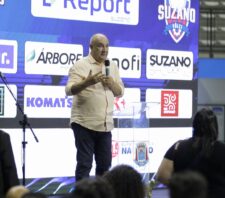 Prefeito acompanha apresentação do Suzano Vôlei na Arena