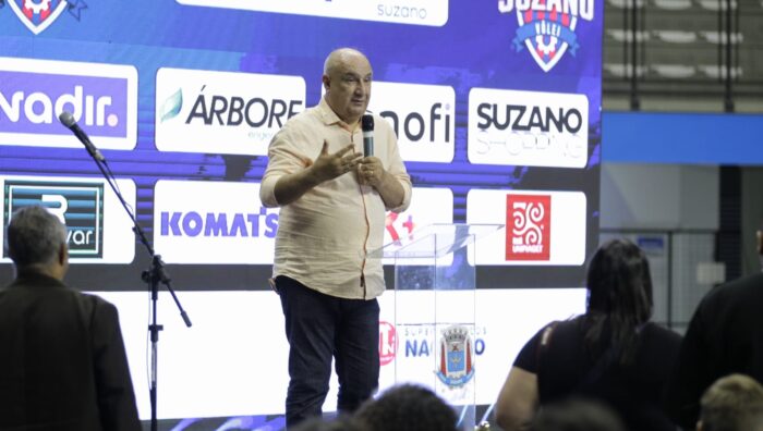 Prefeito acompanha apresentação do Suzano Vôlei na Arena