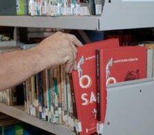 Biblioteca Municipal disponibiliza carteirinha para empréstimo de livros