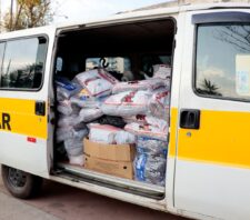 Fundo Social recebe cerca de 200 agasalhos de transportadores escolares