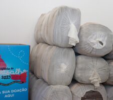 Acoris promove doação de 300 cobertores ao Fundo Social