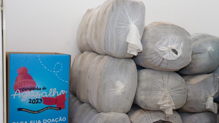 Acoris promove doação de 300 cobertores ao Fundo Social