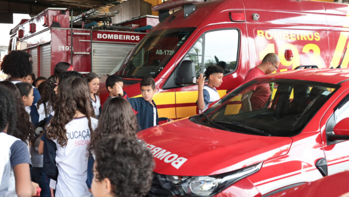 Alunos do Jardim São José conhecem sede do Corpo de Bombeiros