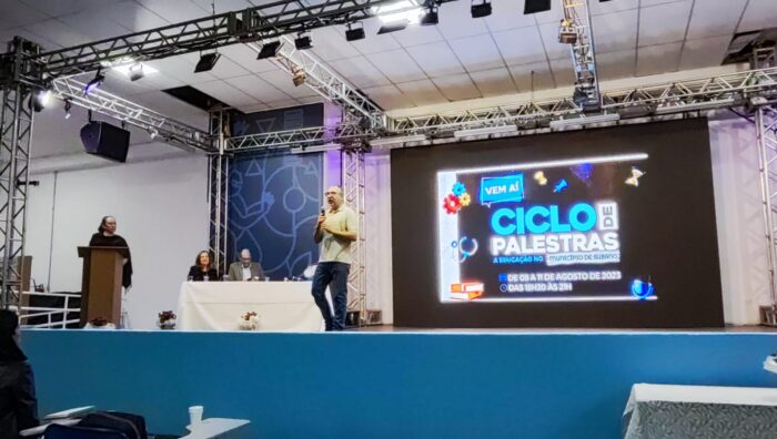 Primeira noite de palestras do Fórum Municipal de Educação reúne 150 pessoas