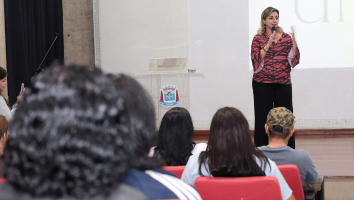Novos alunos da Univesp participam de aula inaugural no Cineteatro