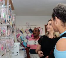 Presidente do Fundo Social participa de encontro com artesãs