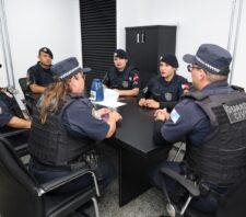 GCM de Suzano compartilha experiências com Patrulha Maria da Penha de Arujá