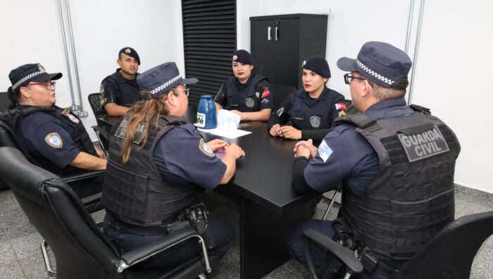 GCM de Suzano compartilha experiências com Patrulha Maria da Penha de Arujá