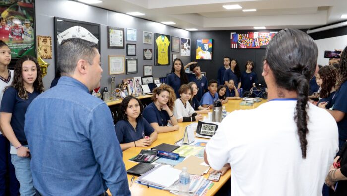 Prefeito recebe visita de estudantes de escola estadual de São Paulo