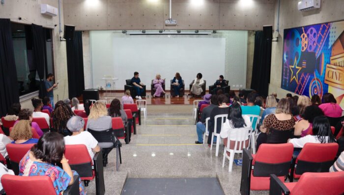 Roda de debate no Cineteatro orienta sobre situações de violência doméstica