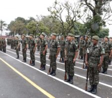 Prefeito de Suzano prestigia cerimônia de 50 anos do Tiro de Guerra