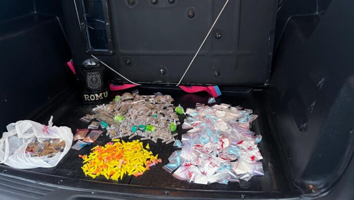 Patrulhamentos resultam na localização de mais de três quilos de entorpecentes