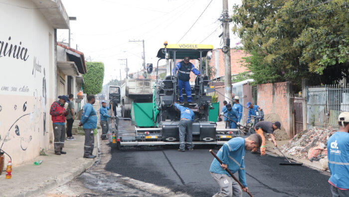 Prefeito confere conclusão de recapeamento da rua Alvino Sutero Ramos