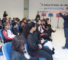 Prefeito participa de roda de conversa com alunos do Sesi