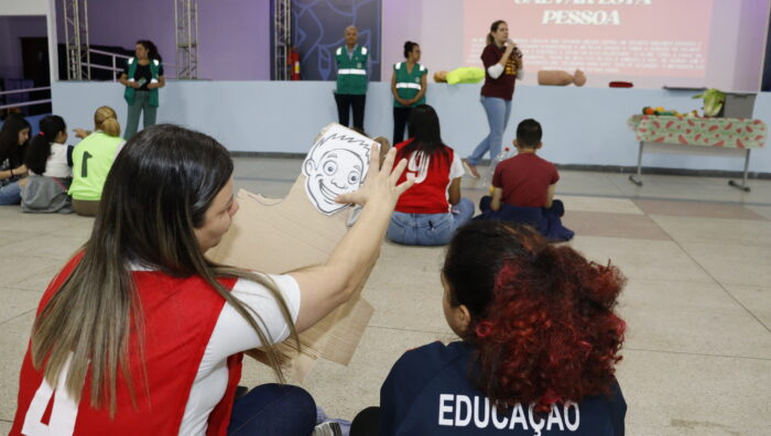Cipa promove atividade com cerca de 200 estudantes sobre reanimação cardíaca