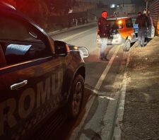 GCM apreende moto sem placa e sem números de motor e de chassi com adolescentes