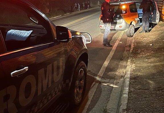 GCM apreende moto sem placa e sem números de motor e de chassi com adolescentes