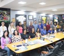 Prefeito recebe medalhistas de Olimpíada Brasileira de Matemática no gabinete