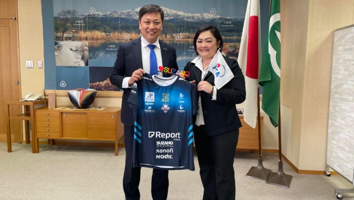 Prefeito de Komatsu recebe carta escrita pelo prefeito de Suzano