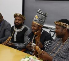 Suzano recebe a visita de Tchongolola Tchongonga, rei da maior etnia de Angola