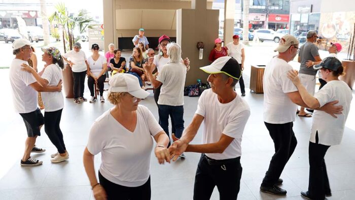 Alunos do CCMI fazem apresentação no Glicério Boulevard