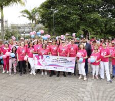 Caminhada de prevenção ao câncer de mama e de próstata reúne 500 pessoas
