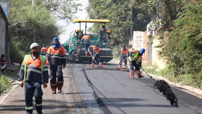 Prefeitura conclui pavimentação da rua Governador André Franco Montoro