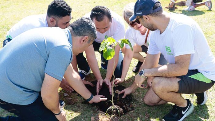 Parque Max Feffer recebe o plantio de 200 mudas de ipês