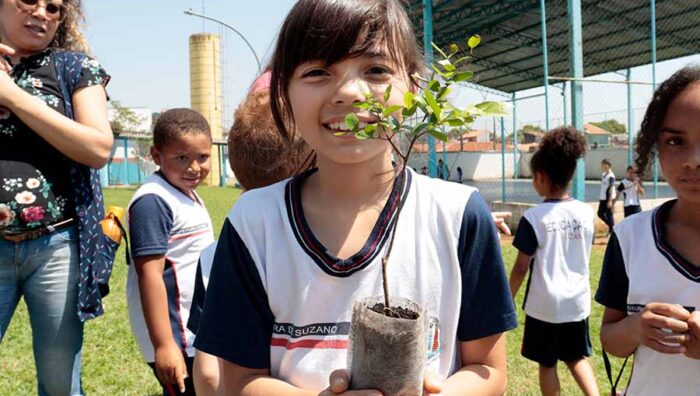 Crianças participam do projeto ‘Floresta na Escola’ na Vila Sol Nascente
