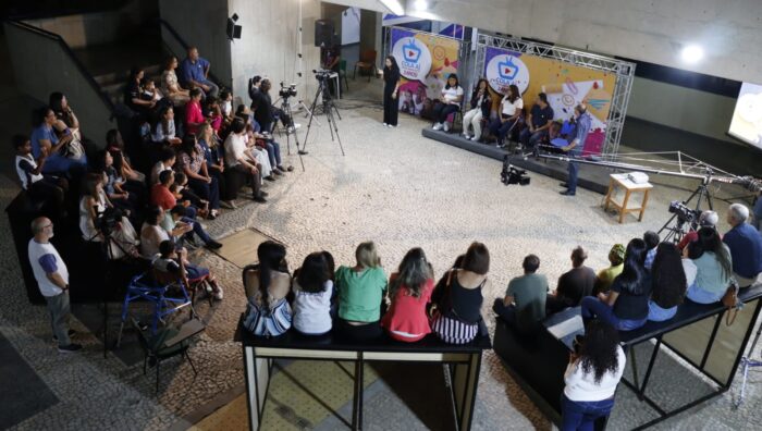‘Cola Aí – Minha Escola na TV’ comemora aniversário de três anos com edição especial