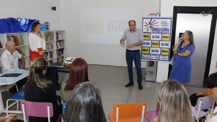 Projeto ‘Em Tempo’ garante equipamento de cinema para duas escolas