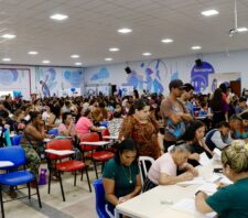 Famílias assinam financiamento do condomínio B do Residencial Suzano II