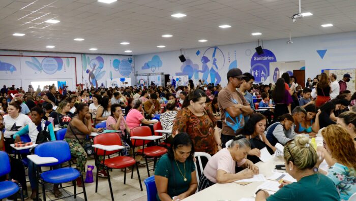 Famílias assinam financiamento do condomínio B do Residencial Suzano II
