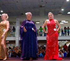 Primeira-dama prestigia participação de suzanenses em concurso da Melhor Idade