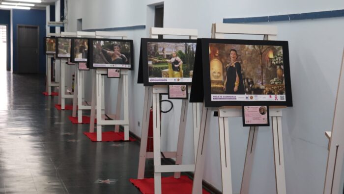 Saspe recebe exposição fotográfica de mulheres que venceram o câncer
