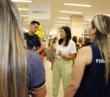 Procon de Suzano vistoria comércio para a Black Friday