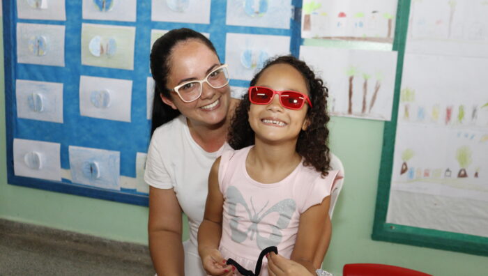 ‘Programa da Boa Visão’ faz entrega de óculos em escola da Vila Amorim