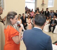 Prefeito e primeira-dama prestigiam Casamento Comunitário no Jardim Casa Branca