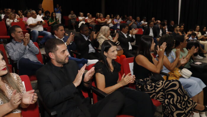 Novos conselheiros tutelares são diplomados durante evento no Cineteatro