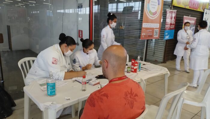 Dia D contra o HIV garante atendimento a mais de cem pessoas na Estação Suzano