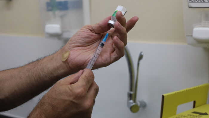 Saúde inicia aplicação da segunda dose da vacina bivalente contra Covid-19