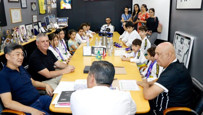 Prefeito recebe equipe vice-campeã da 15ª Copa América de Tae-Kwon-Do