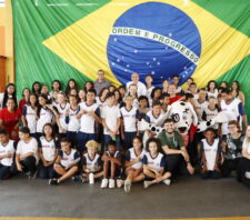 Alunos do Jardim Casa Branca recebem certificado do programa ‘Bombeiro na Escola’